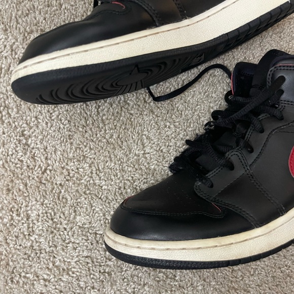 Nike Air Jordan 1 retro mid red & black size 6.5 youth 7 women  sneakers casual - Picture 7 of 15